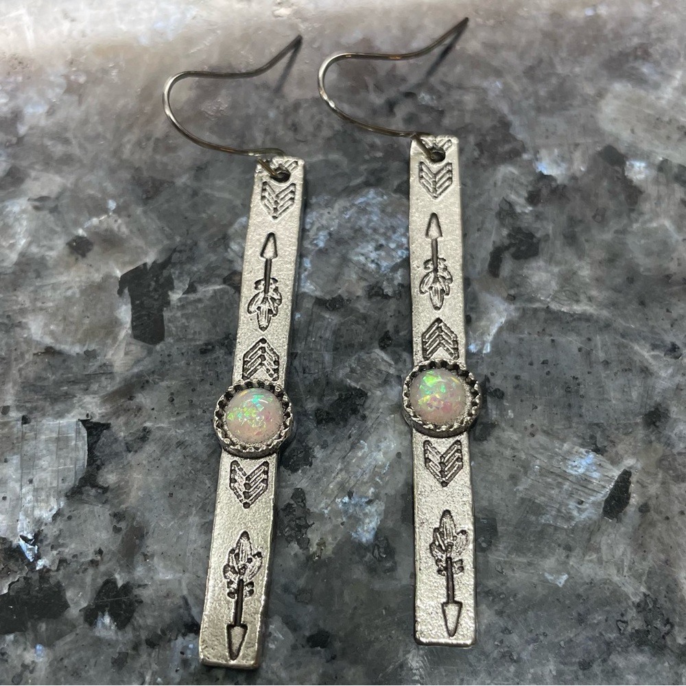 🦋 3/$24 Silver bar earrings with arrow engravings and an opal / NWOT - Picture 3 of 5